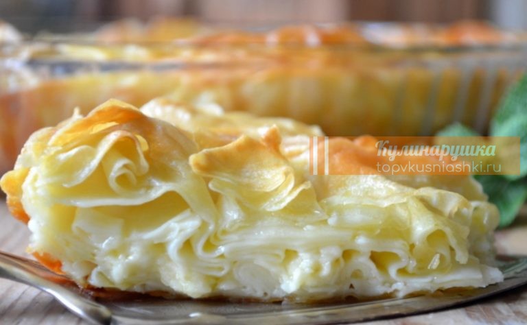 Ачма —  слоёный пирог с нежной кружевной мякотью и хрустящей корочкой